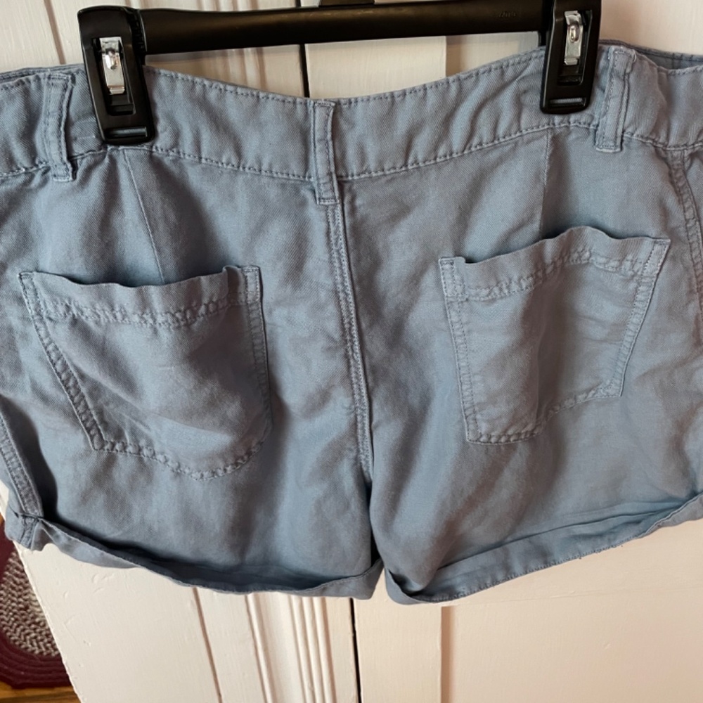 Shorts - Picture 2 of 5